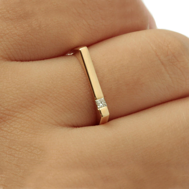 Solitaire Bar Type Gold Ring